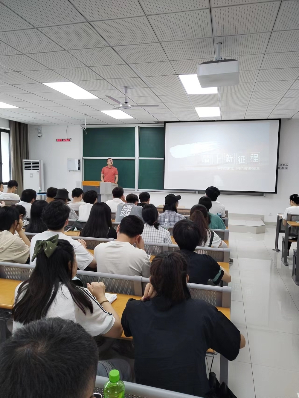 生物工程学院举行毕业生就业专题讲座.jpeg