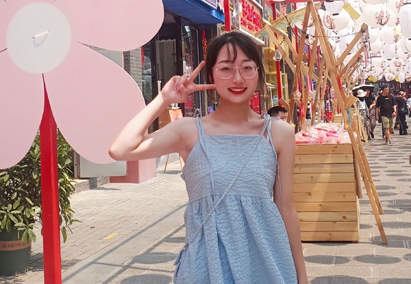 王小凤生活照.jpg 王小凤生活照.jpg