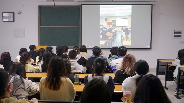 法学院入党积极分子培训动员大会同学合照2 张林鑫摄.JPG