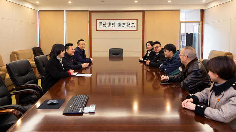 XCB_9100.jpg XCB_9100.jpg