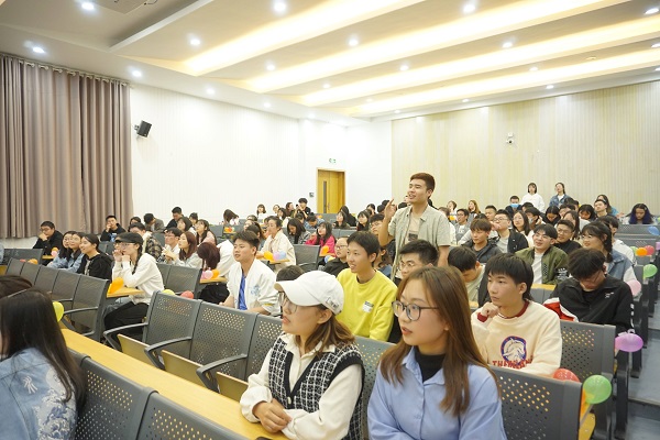 知识竞答现场(1).jpg