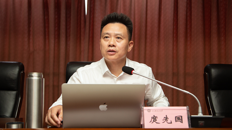 XCB_9513.jpg XCB_9513.jpg