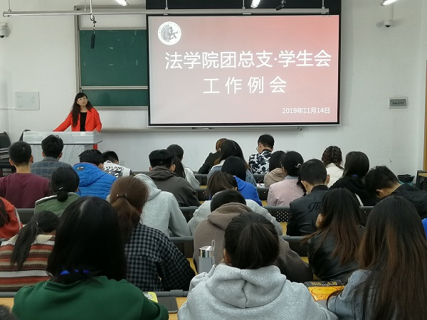 童静老师讲话.jpg 童静老师讲话.jpg