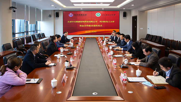 XCB_9807.jpg XCB_9807.jpg