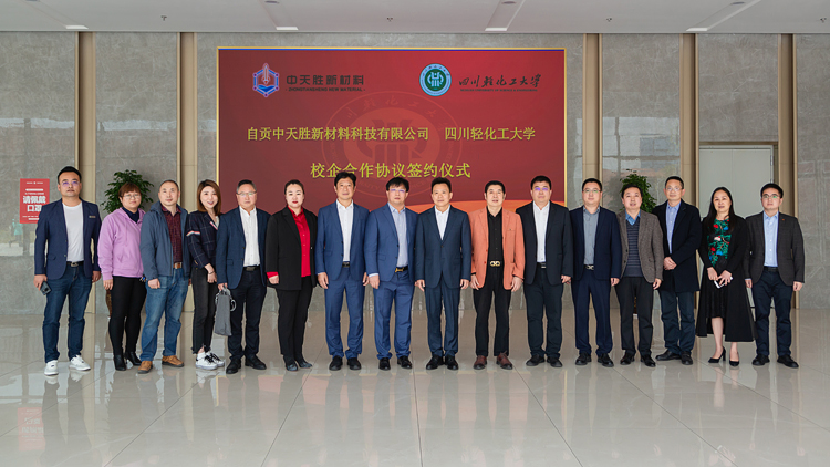 XCB_9821.jpg XCB_9821.jpg