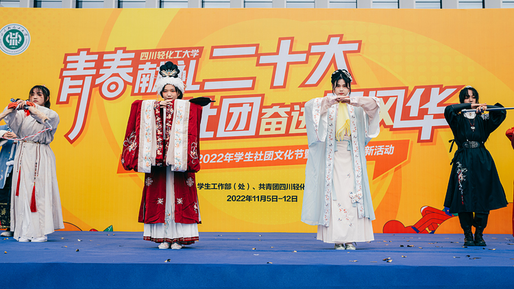 LJH_1069.jpg LJH_1069.jpg