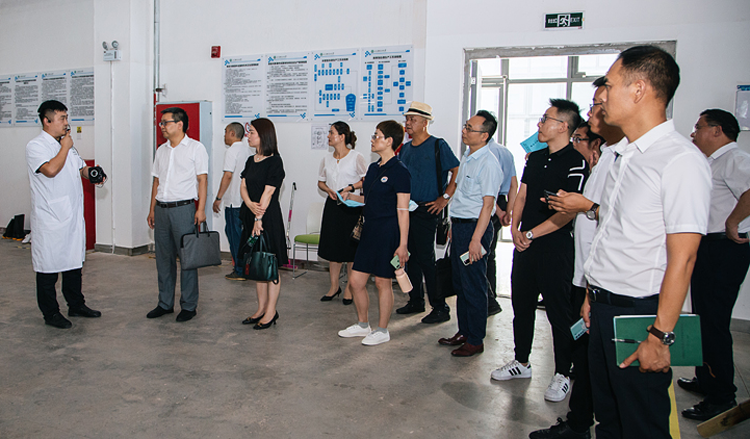 四川省民盟领导和专家莅临酿酒生物实验室调研.png 四川省民盟领导和专家莅临酿酒生物实验室调研.png