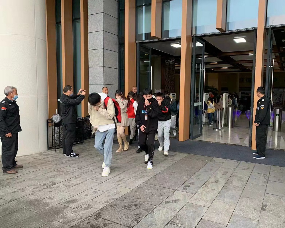 11.3图书馆联动测试暨应急疏散演练1.jpg 11.3图书馆联动测试暨应急疏散演练1.jpg