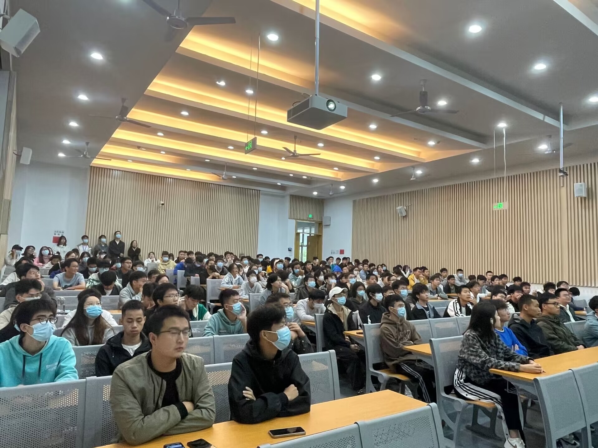 王邦讲座(1).jpg 王邦讲座(1).jpg