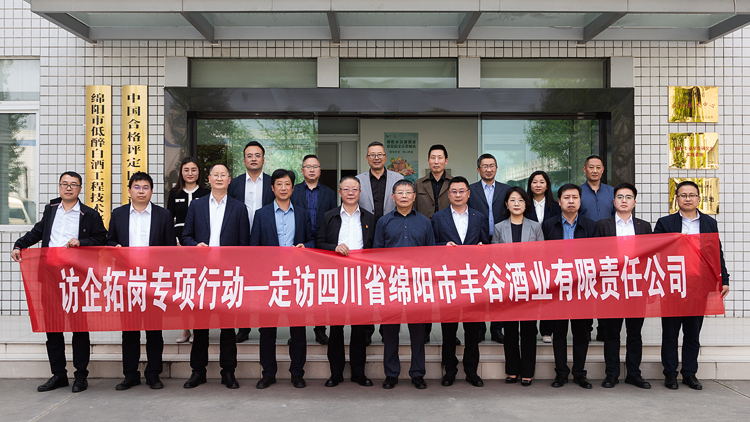 XCB_3095.jpg XCB_3095.jpg