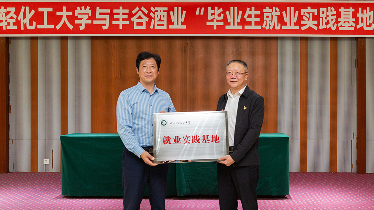 XCB_3182.jpg XCB_3182.jpg