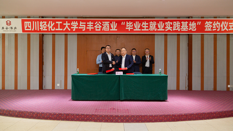 XCB_3172.jpg XCB_3172.jpg