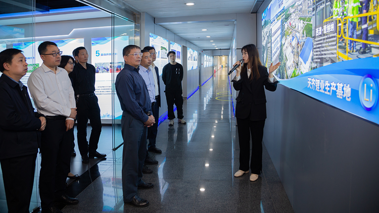 XCB_3408.jpg XCB_3408.jpg