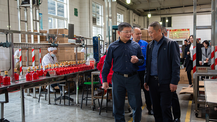 XCB_3003.jpg XCB_3003.jpg