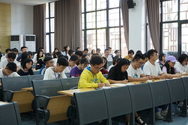 法学院学生组织规范管理工作会.JPG