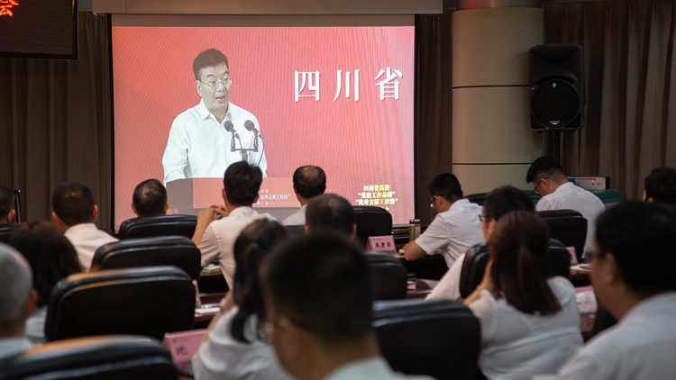 XCB_3125.jpg XCB_3125.jpg