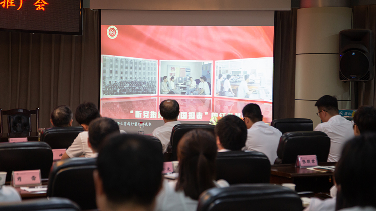 XCB_3127.jpg XCB_3127.jpg