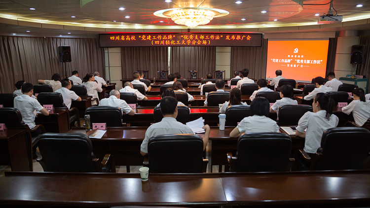 XCB_3113.jpg XCB_3113.jpg