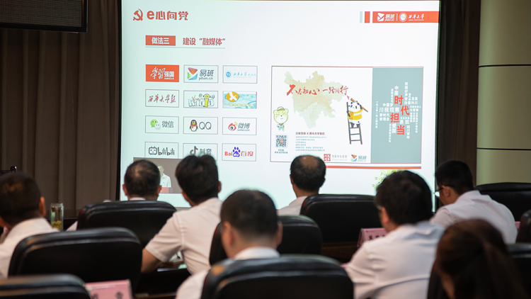 XCB_3129.jpg XCB_3129.jpg