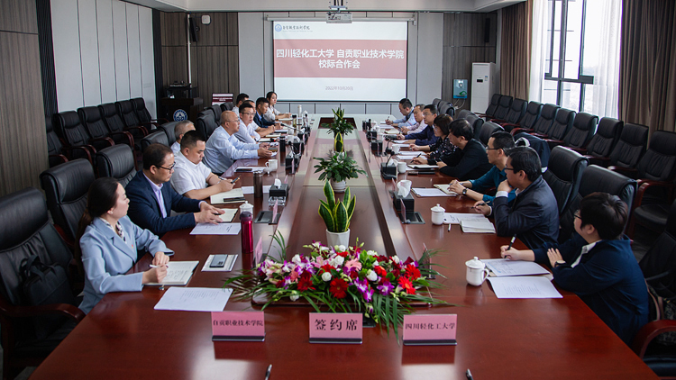 XCB_1934.jpg XCB_1934.jpg