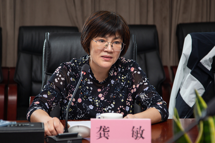 XCB_1904.jpg XCB_1904.jpg