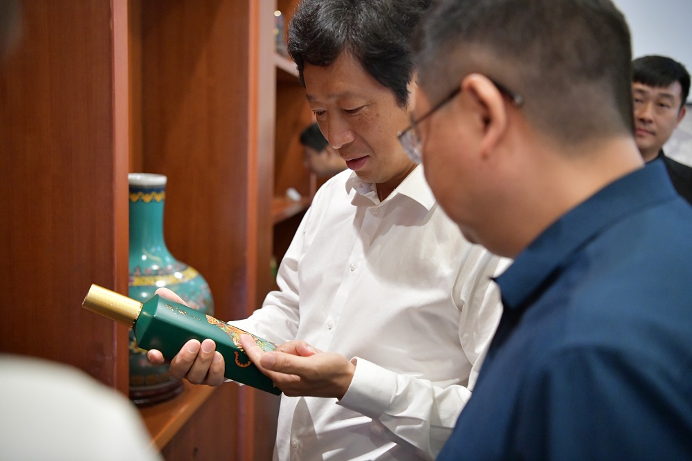 罗惠波副校长带队赴丰谷酒业公司、西科农业集团调研交流 (7).JPG