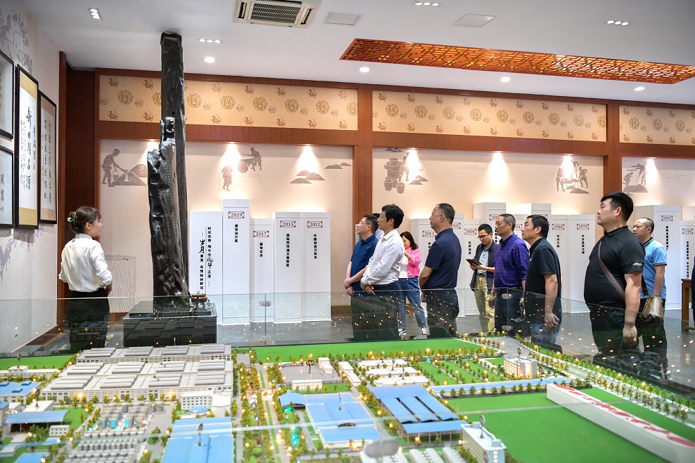罗惠波副校长带队赴丰谷酒业公司、西科农业集团调研交流 (1).JPG