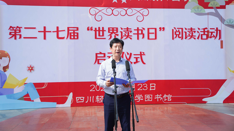 罗校长2.jpg 罗校长2.jpg