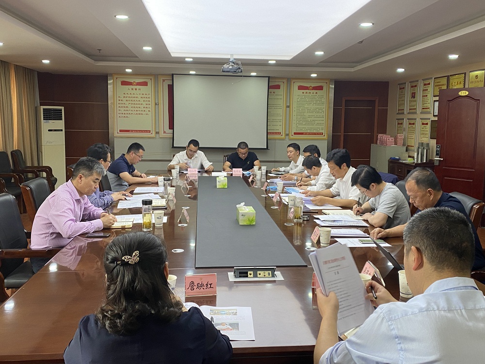 四川省科技厅景世刚副厅长专题听取四川省酿酒专用粮工程技术研究中心工作汇报.jpg