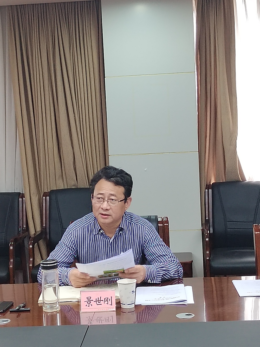四川省科技厅景世刚副厅长专题听取四川省酿酒专用粮工程技术研究中心工作汇报1.jpg