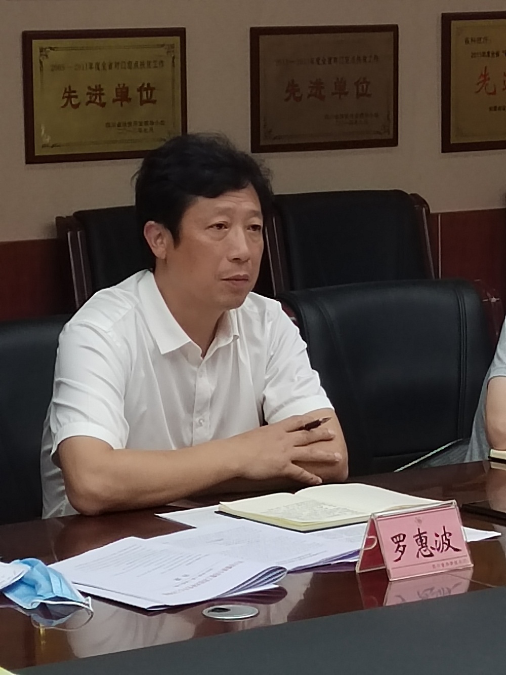 四川省科技厅景世刚副厅长专题听取四川省酿酒专用粮工程技术研究中心工作汇报2.jpg