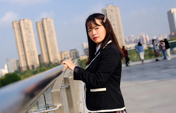 a邱玲.jpg