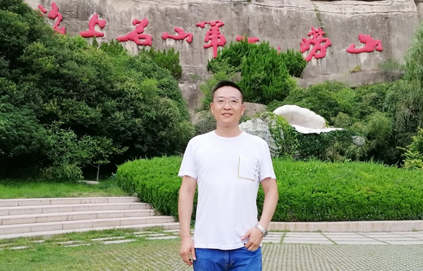 a梁兴建.jpg