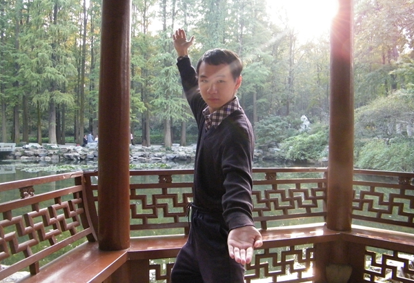 a高晨 照片.jpg
