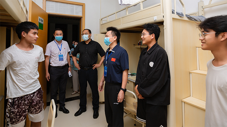 XCB_8425.jpg XCB_8425.jpg