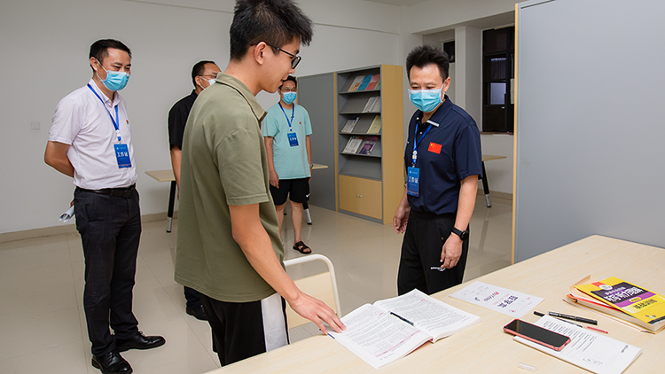 XCB_8430.jpg XCB_8430.jpg