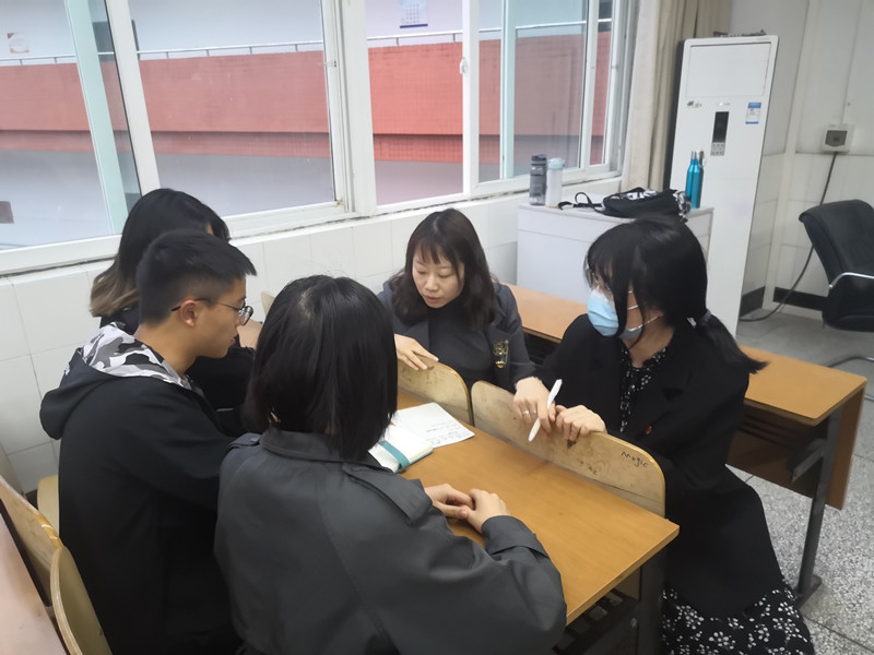 土木工程学院学生党员四支部召开支部委员会.jpg
