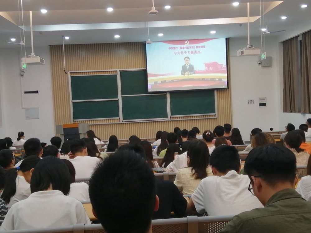 生工学院组织学生党员观看《党的十一届三中全会与伟大历史转折》.jpg
