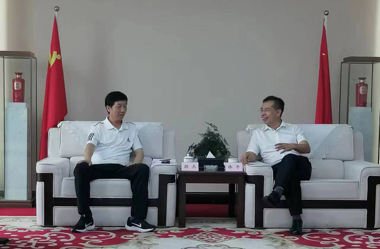 颜杰副校长-访企拓岗.jpg 颜杰副校长-访企拓岗.jpg