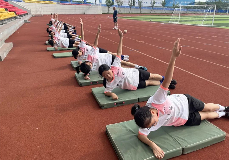 书楼中学足球队集训照片_(2)_副本.jpg