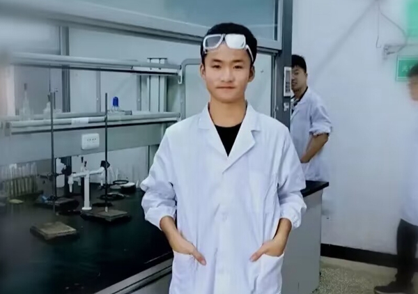 机械-机自192童志华.jpg 机械-机自192童志华.jpg