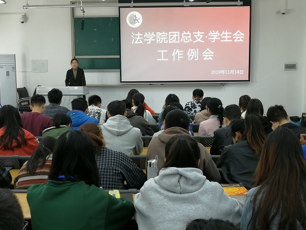李香老师讲话.jpg