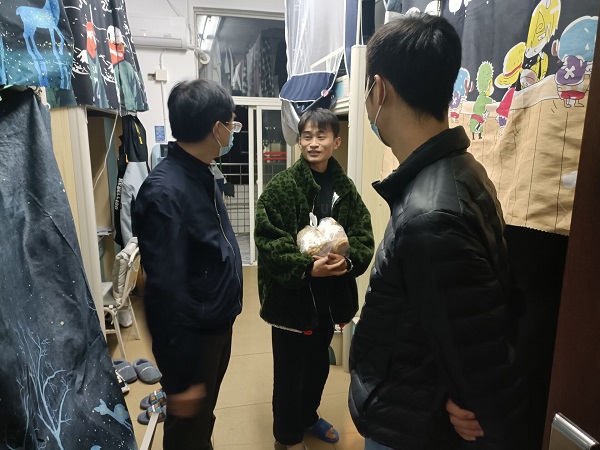 宿舍慰问1 - 副本.jpg