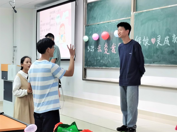 525心理健康活动 胡慧东摄（1）.jpg