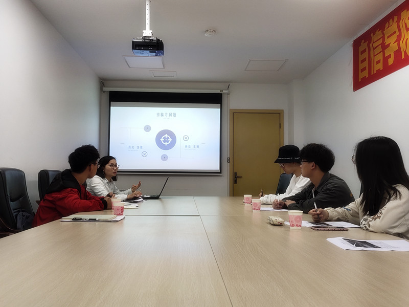 自信学院举办学生干部新闻写作培训会2.jpg 自信学院举办学生干部新闻写作培训会2.jpg