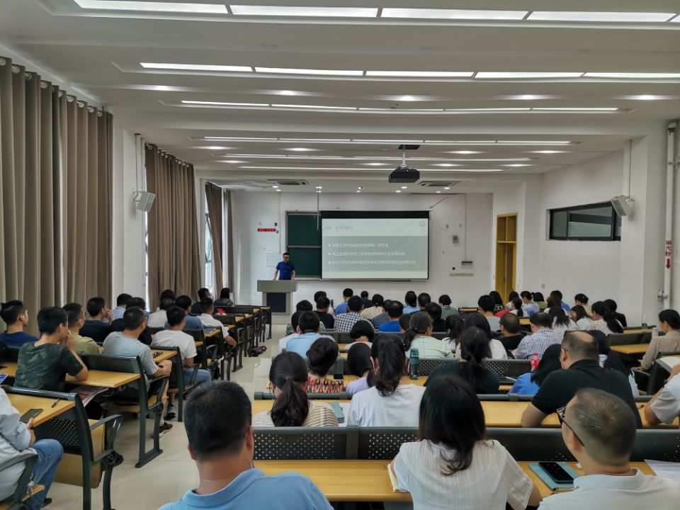 生物工程学院召开全体教职工大会.jpg