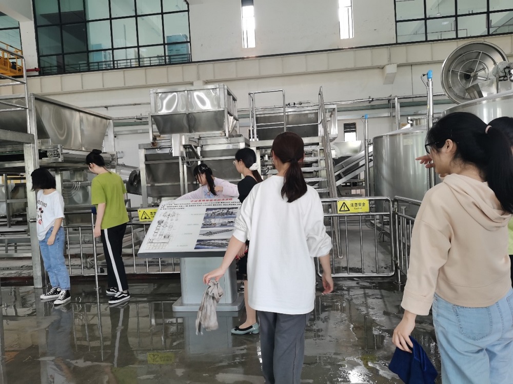 生物工程学院开展“我为群众办实事”实践活动.jpg