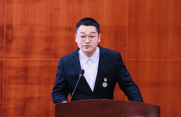 杨锐照片.jpg 杨锐照片.jpg