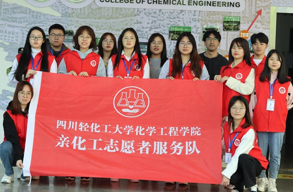 团队合照.jpg 团队合照.jpg