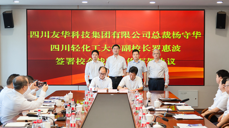 XCB_2144.jpg XCB_2144.jpg